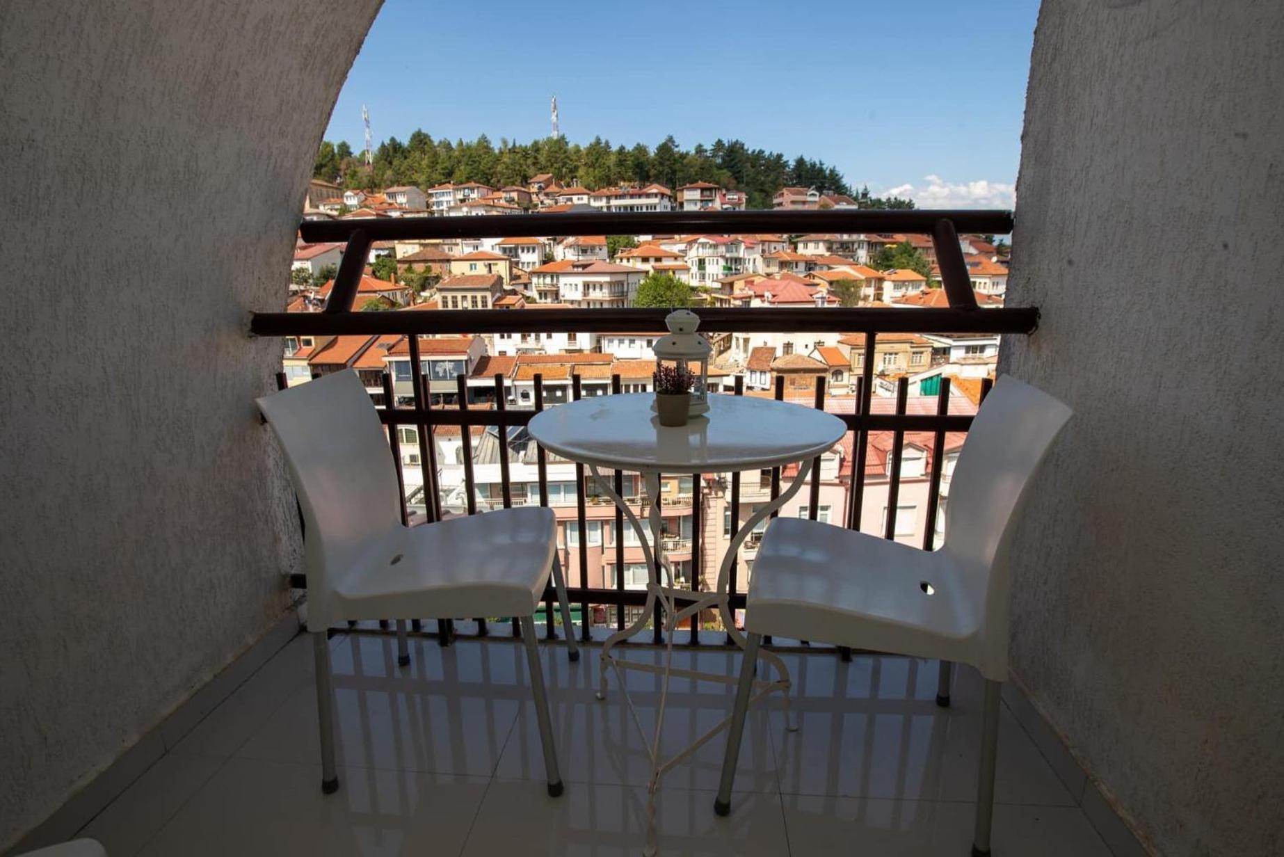 Lake View Double Balcony City Center Apartment In Ochryda Zewnętrze zdjęcie